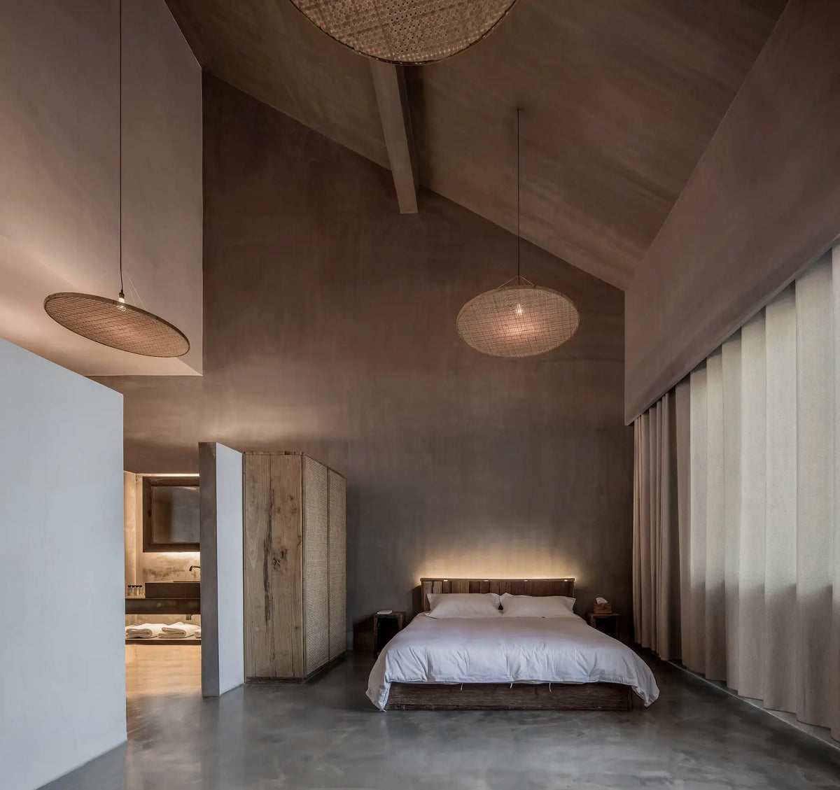 The Art of High-Contrast Interiors: Light and Shadow in Design