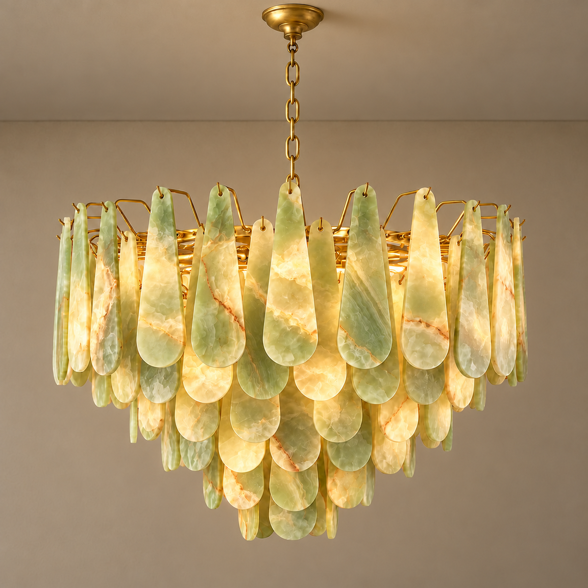 Goccia Chandelier with Teardrop Green Onyx illuminated, with the same natural stone bands visible. 80 cm diameter × 55 cm body height; 30 cm chain.