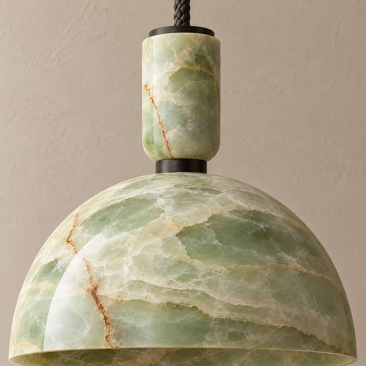 Close-up of stone dome lip, collar and mineral bands on the CLPSGH014-GO.