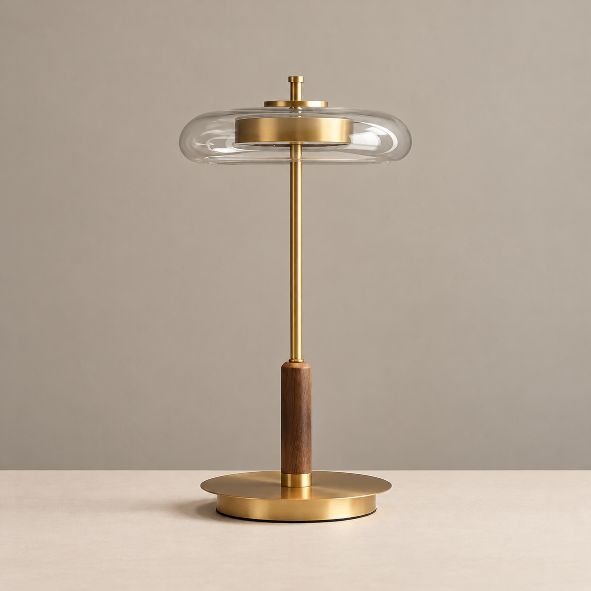 LÁMPARA DE MESA MODERNA DE LATÓN Y CRISTAL