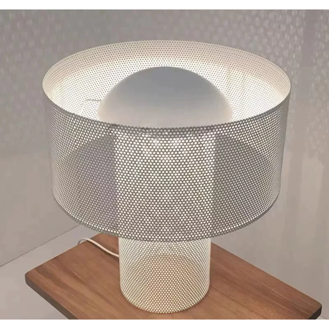 Luxury Mesh Table Lamps with Cylindrical Design – Wabi Sabi Minimalist