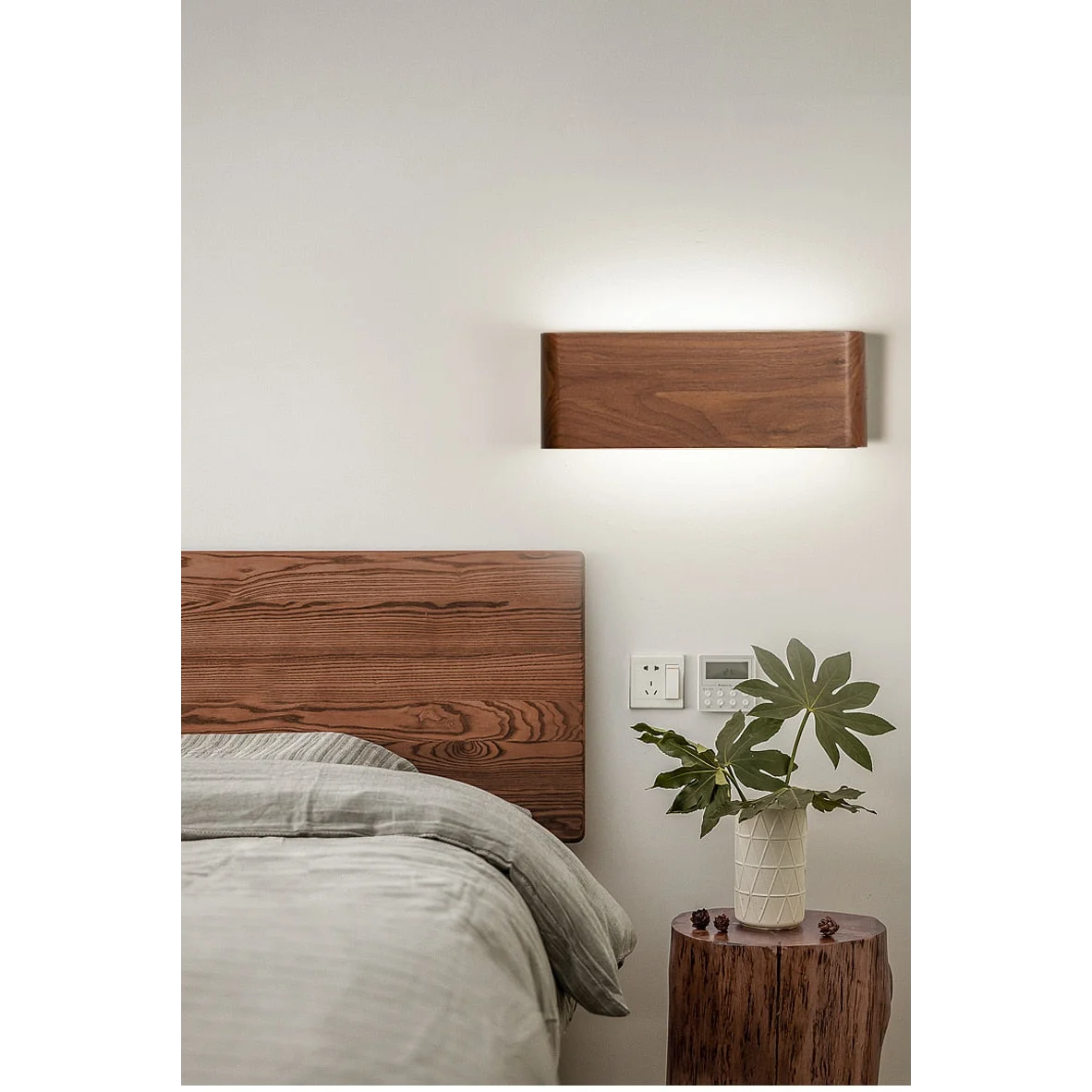 Modern Wooden Led Wall Light – Minimalist Walnut Finish Rectangular Sconce for Bedrooms and Hallways