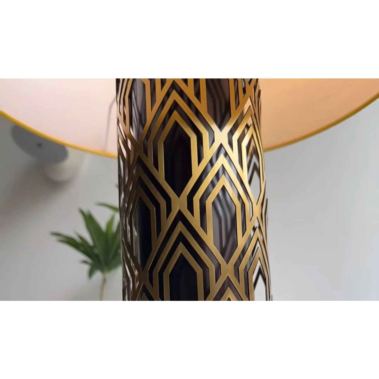 Art Deco Table Lamp with Geometric Stainless Steel Base – Vintage Glamour for Living Room or Bedroom