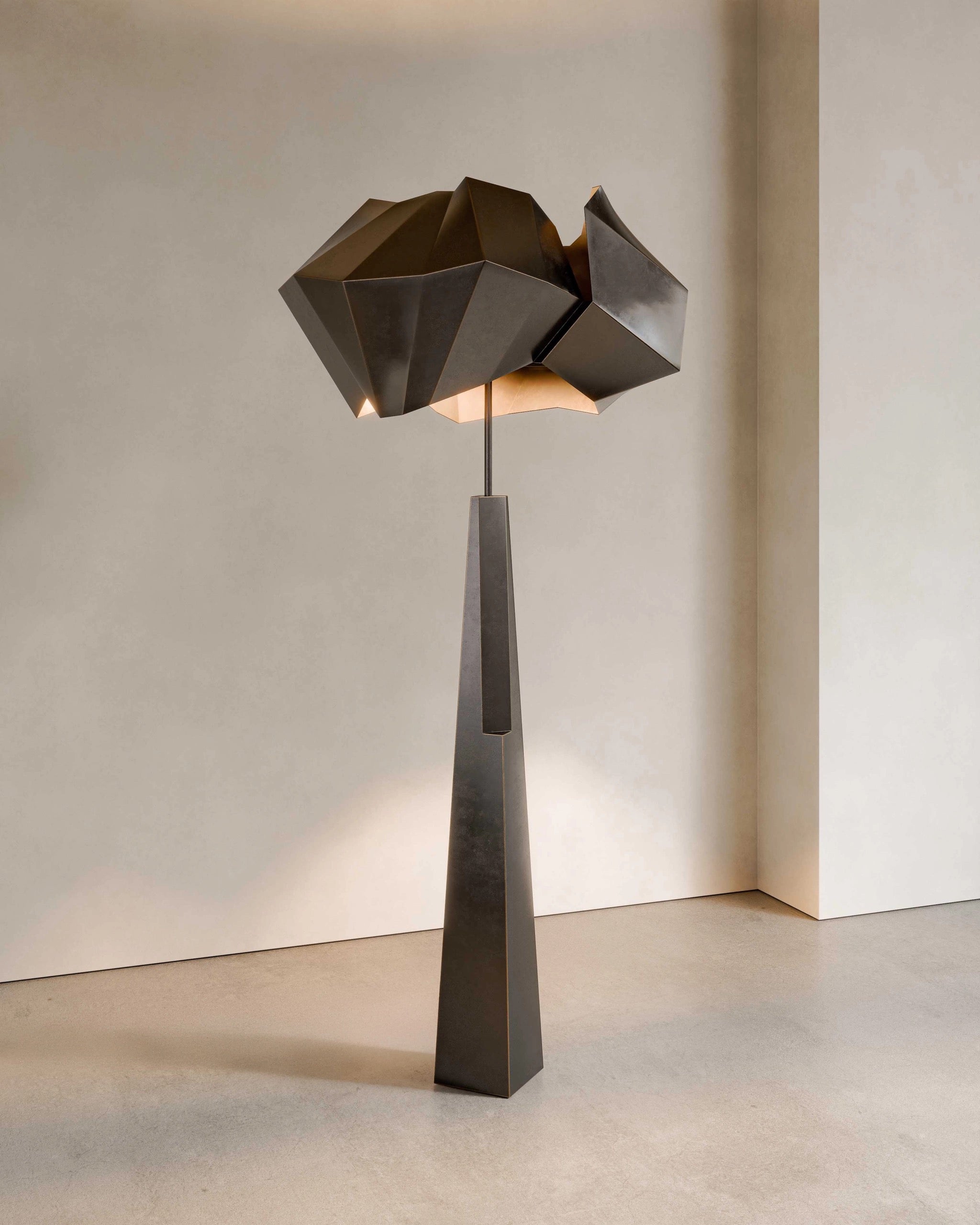 Brutalist Geometric Floor Lamp | Sculptural Polyhedron Design | 150cm Architectural Alloy | Matte Black & Antique Brass