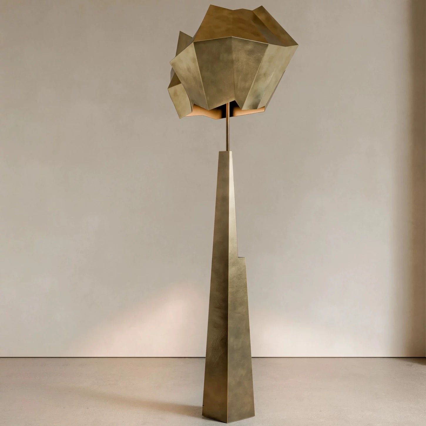 Brutalist Geometric Floor Lamp | Sculptural Polyhedron Design | 150cm Architectural Alloy | Matte Black & Antique Brass