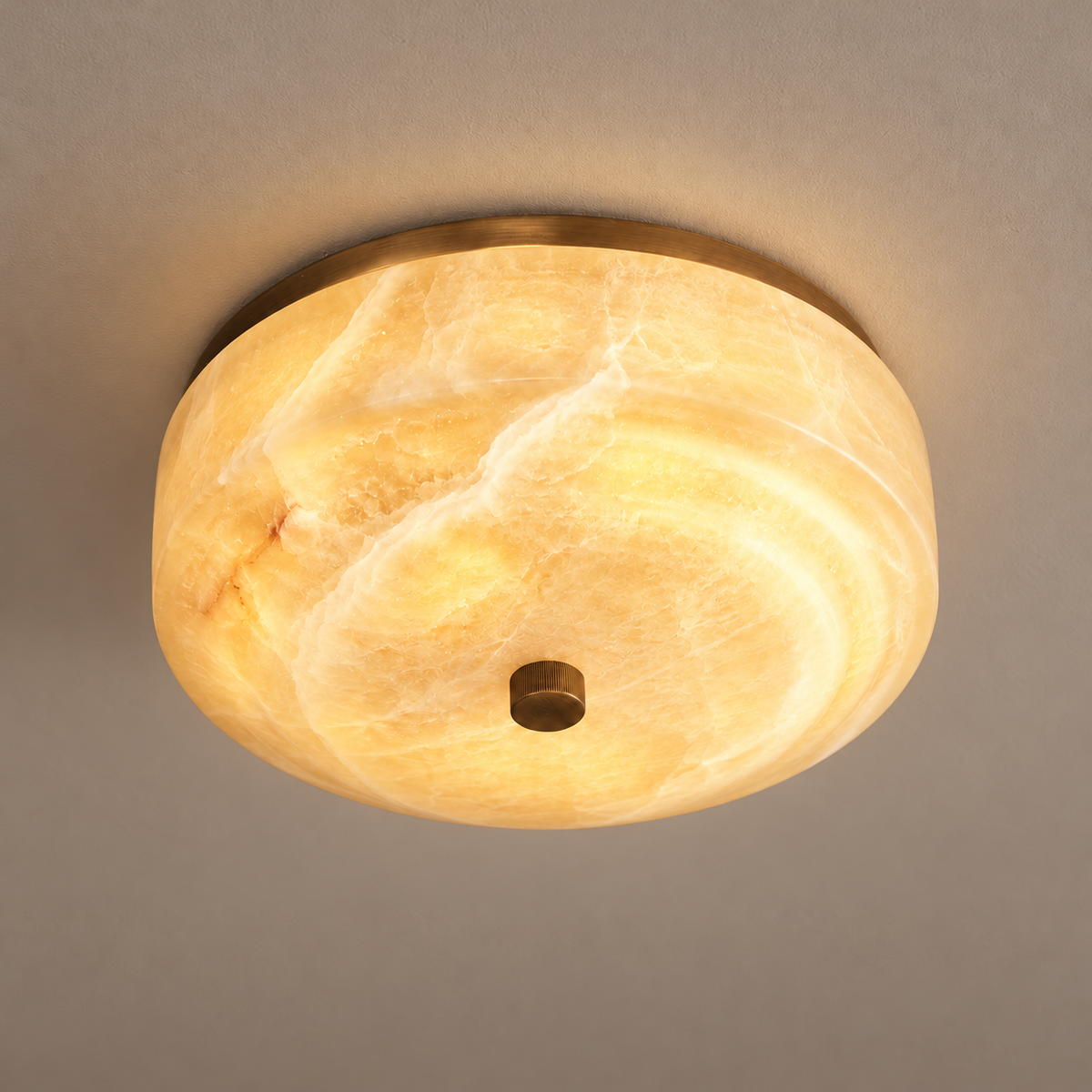 32 cm honey onyx flush mount with aged-brass rim, illuminated.