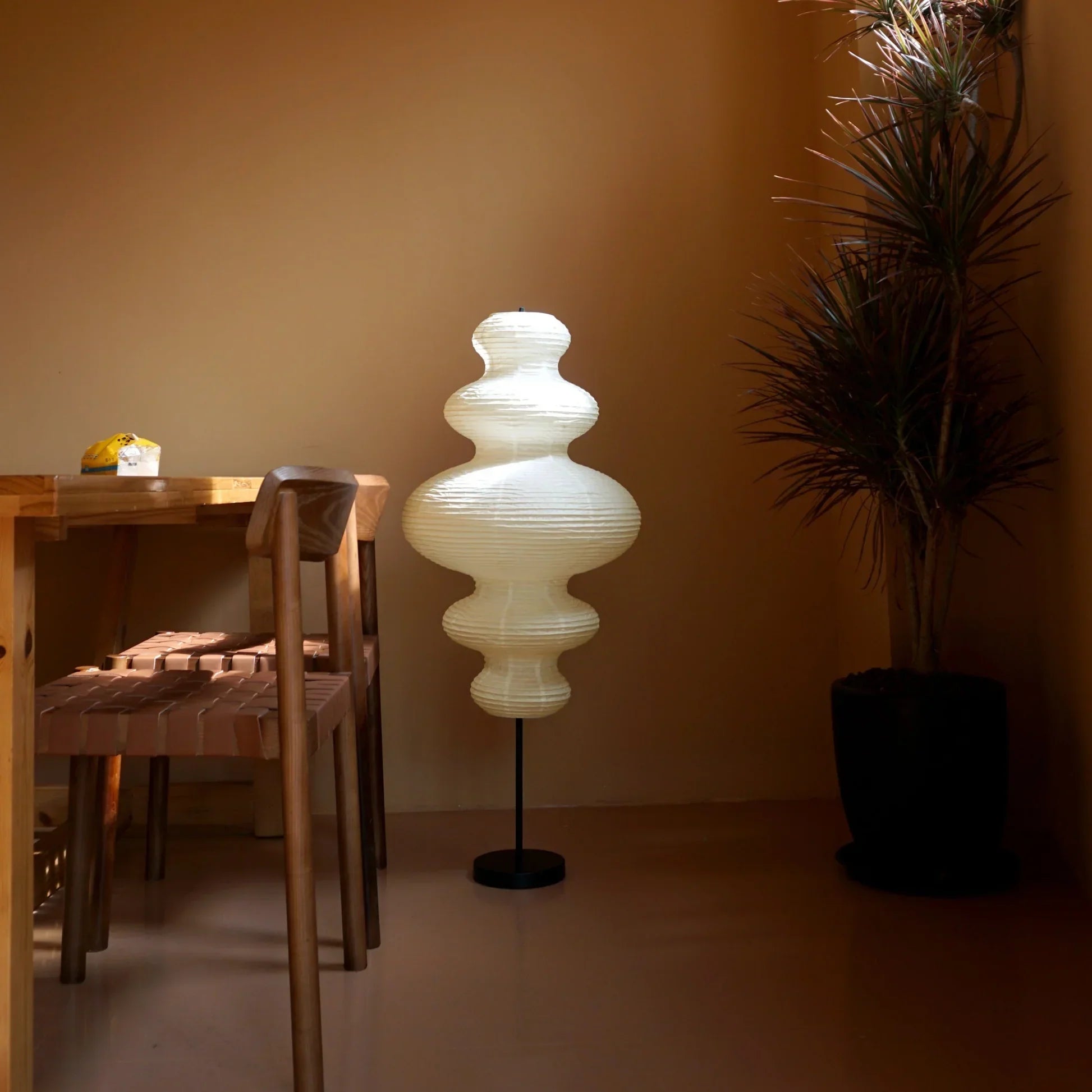 Isamu Noguchi Floor Lamp | Paper | Japanese Decor | Casalola