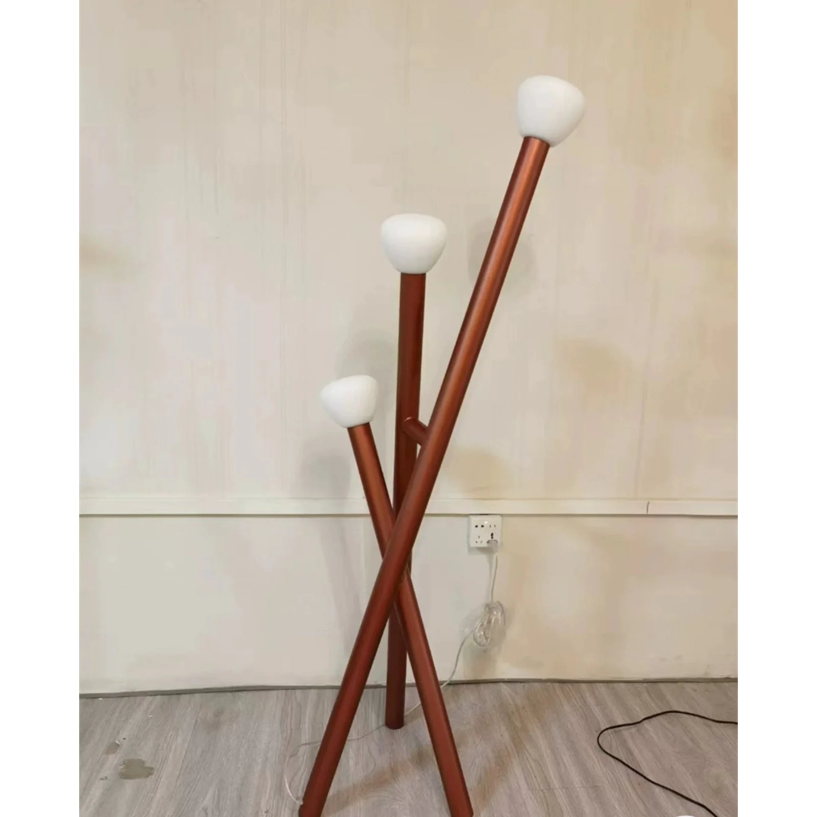Modern Tripod Floor Lamp with Leaning Pole Design – Minimalist Led Lighting Accent